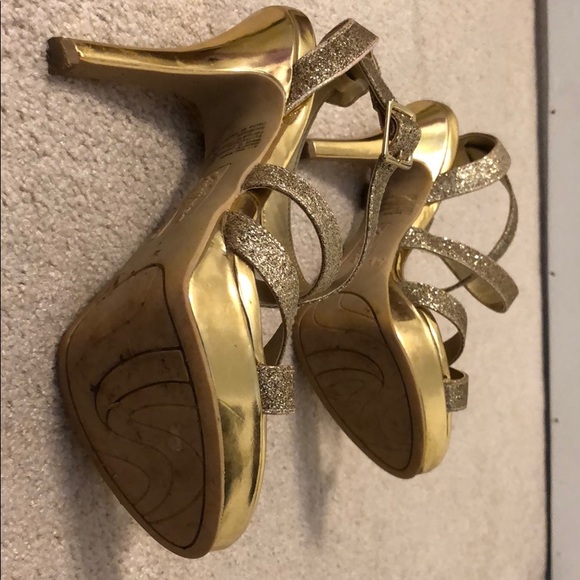 Heels - Picture 2 of 4